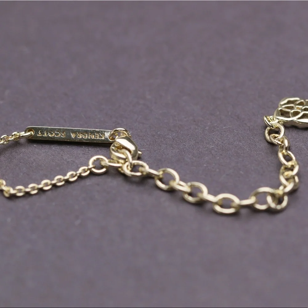 Elisa Pendant Necklace in Ivory Pearl